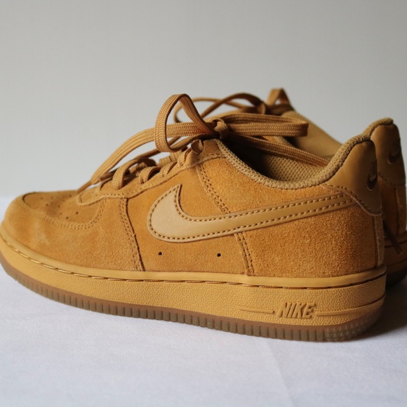 NIKE AIR FORCE ONE 1 LV8 3 Wheat Suede Sneakers Youth Size 2 (EU 33.5) - Picture 2 of 12